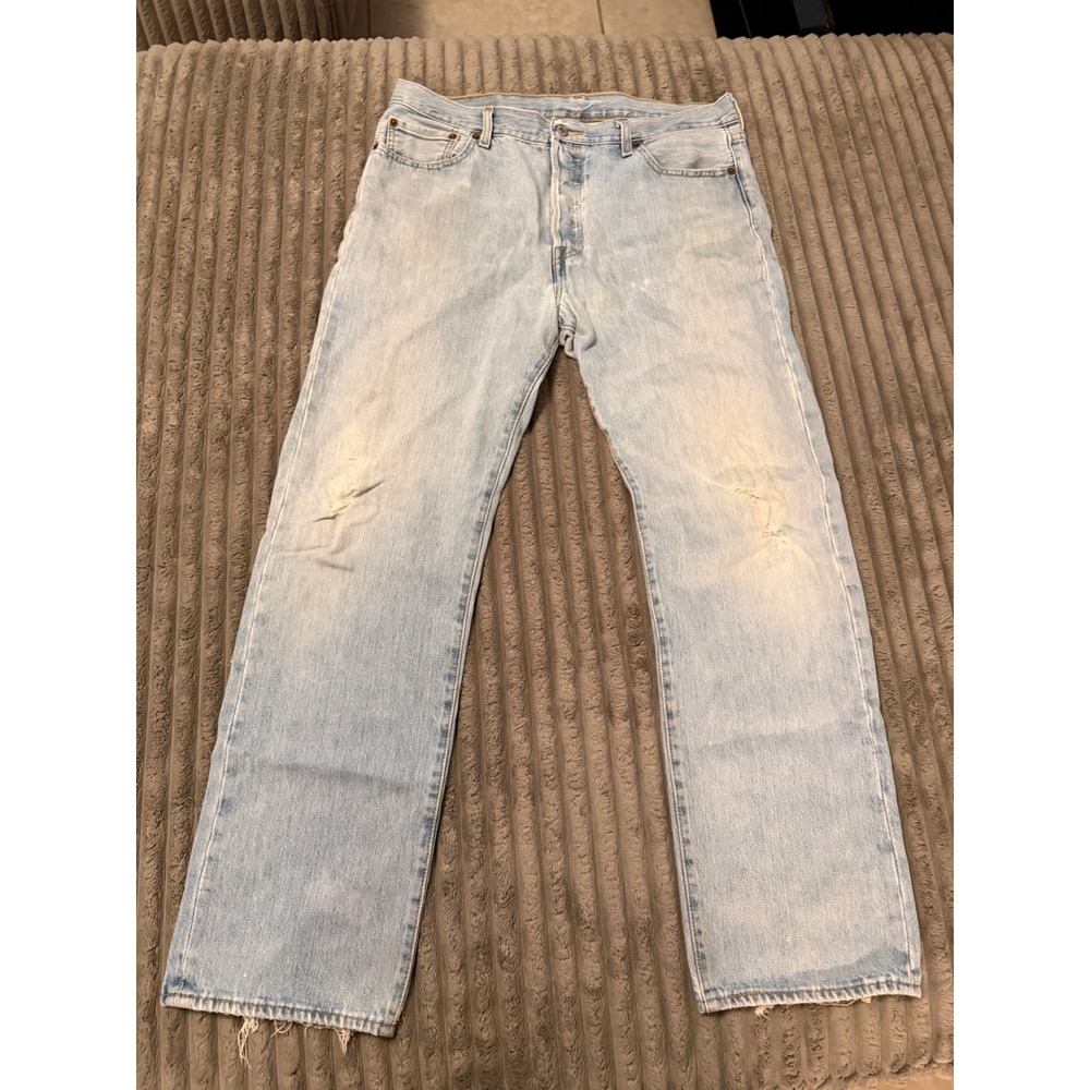 Levis 501 Original Fit Jeans Mens 35x32 Light Wash Blue‎ Button Fly Straight Leg